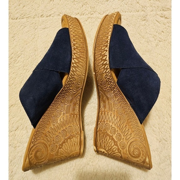 Bella Vita made in Italy Sz.8.5M. Platform slippers. Navy suede. Aztec heels - Picture 9 of 9